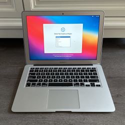 2015 Macbook Air 13” & Charger