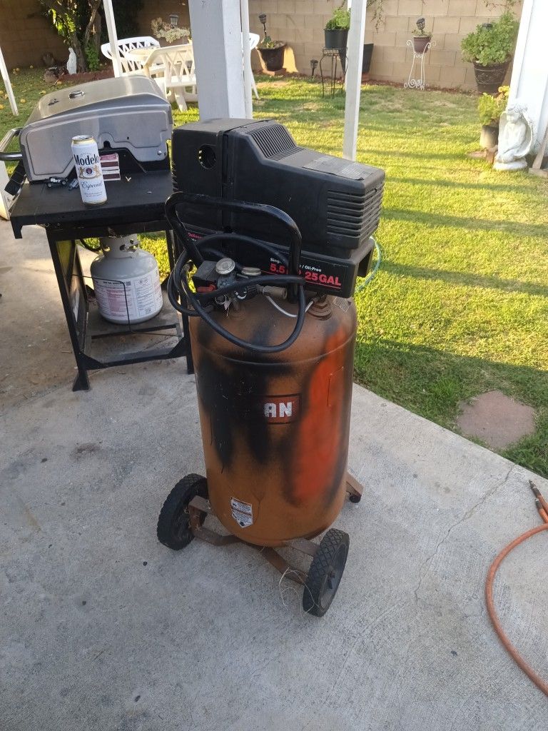 5.5 HP Craftsman 25 Gallon Air Compressor