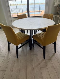 Round Table with 4 Chairs