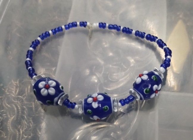 Glass Floral Bead Bracelet