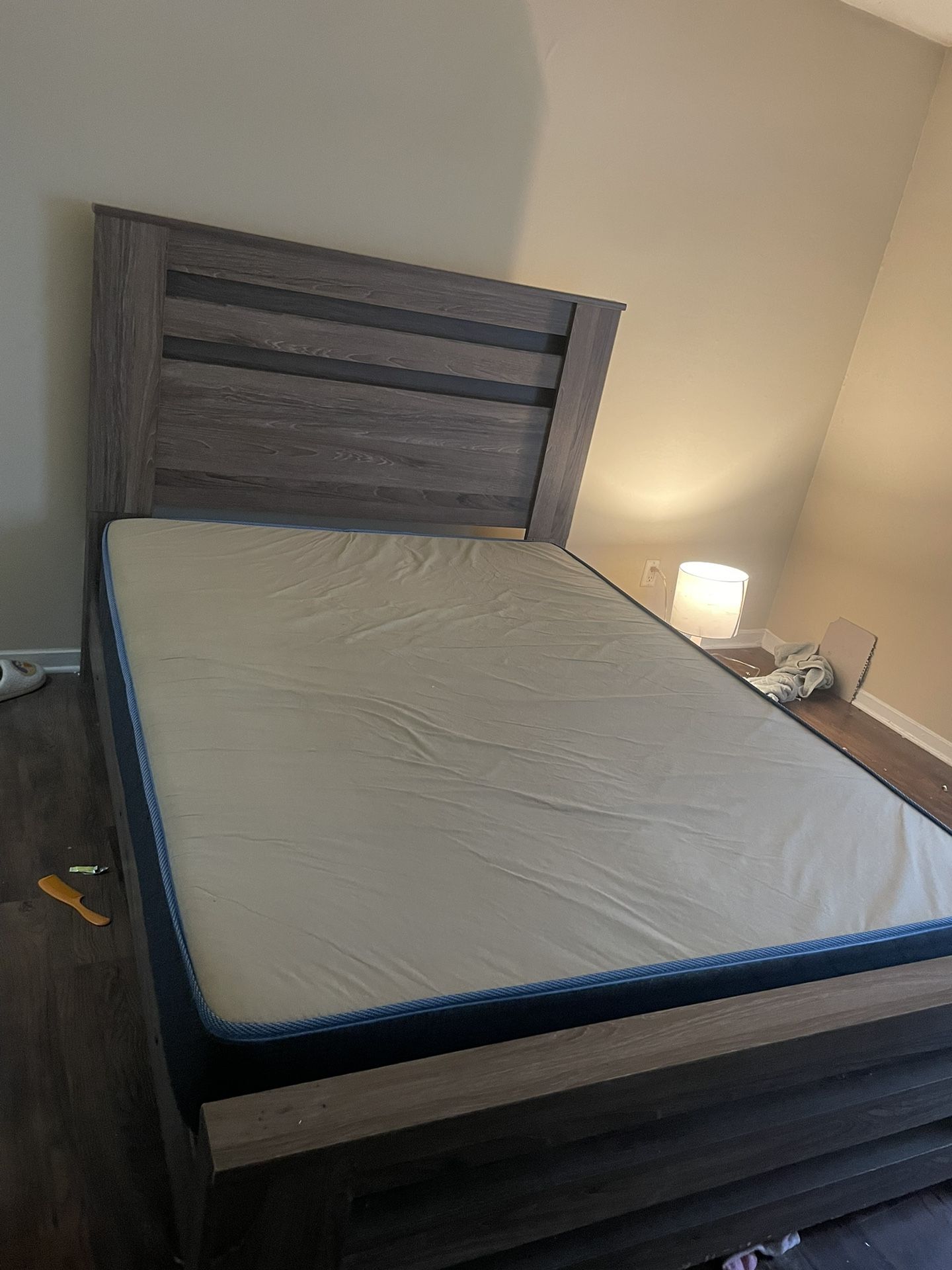 Must Go!! Queen Bed $125