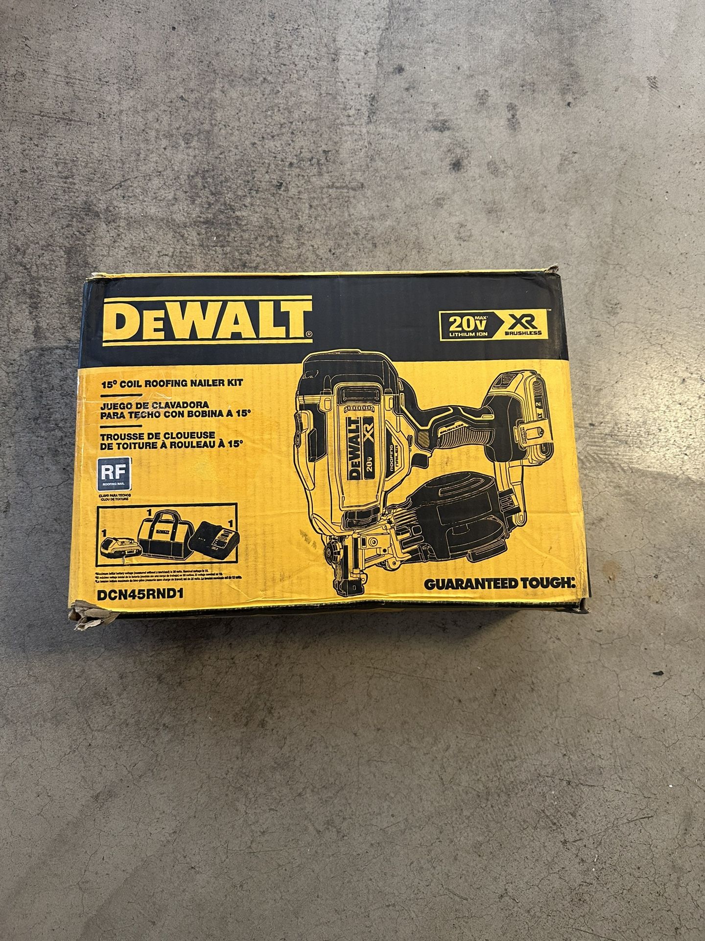DEWALT 20V MAX Lithium-Ion 15-Degree Electric Cordless Roofing Nailer Kit 