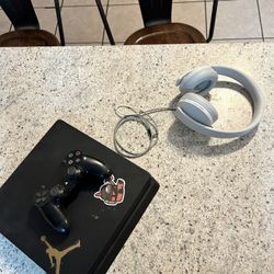 Ps4 With Head Set 