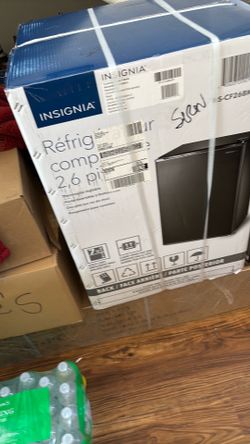 INSIGNIA COMPACT REFRIGERATOR