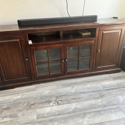 Entertainment center