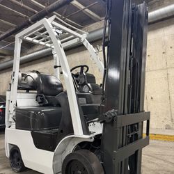 NISSAN forklift 3500 lb,3 stage for sale 