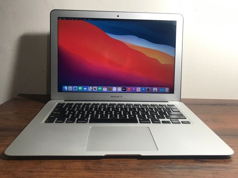 Super Nice Apple Macbook Air 13-inch, Core i7 + New Charger + Costly Apps
