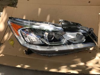 16 Honda Accord sport Rt headlight