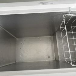 Hotpoint chest freezer