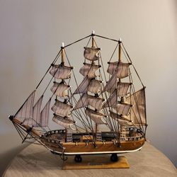 Vintage "Fragata Siglo XVIII" Model Ship