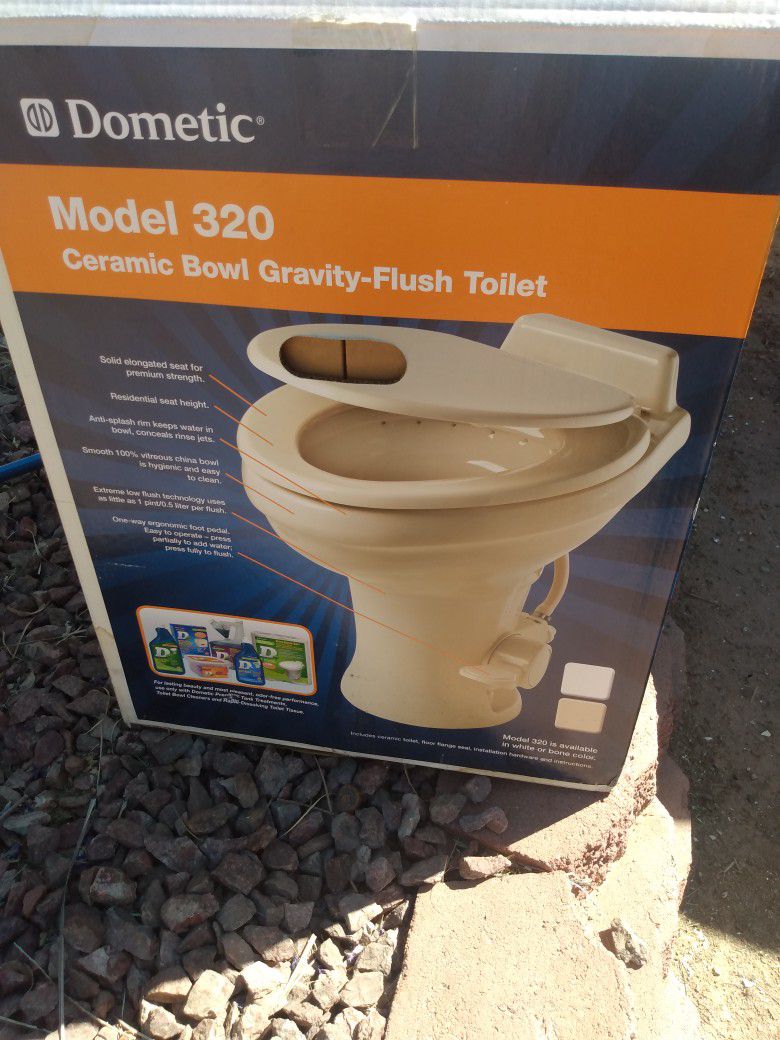 Photo New dometic Model 320 RV Toilet