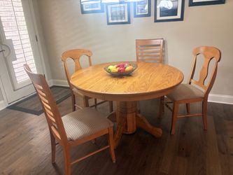 Round Oak Pedestal Dining Table with 4 Chairs