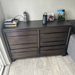 Dresser / Chest Of Drawers 