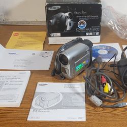 Samsung SC-DC164 DVD Camcorder with 33x Optical Zoom, Bundle In Original Box 