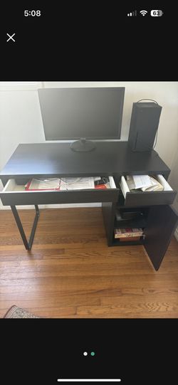 Black Desk