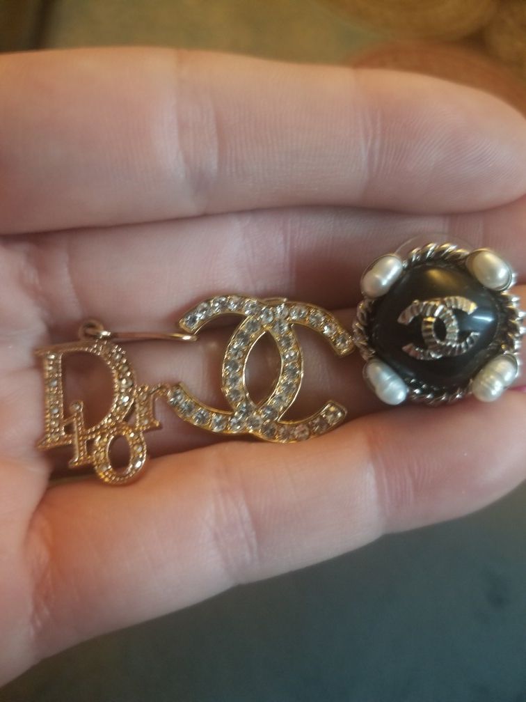 3 single earrings 60