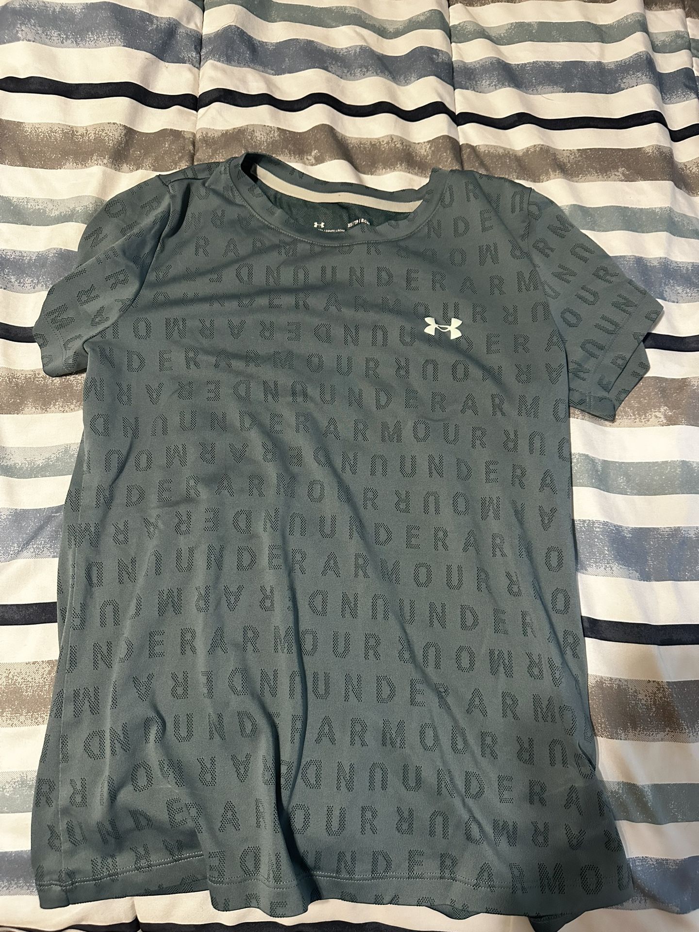 Under Armour T-shirt