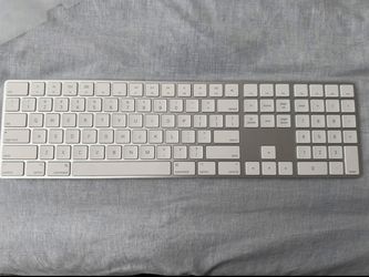 Apple - Magic Keyboard full size with Numeric Keypad (in plastic packaging)