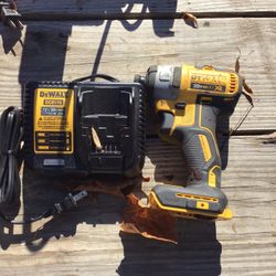 DEWALT 20v Impact Gun And Charger