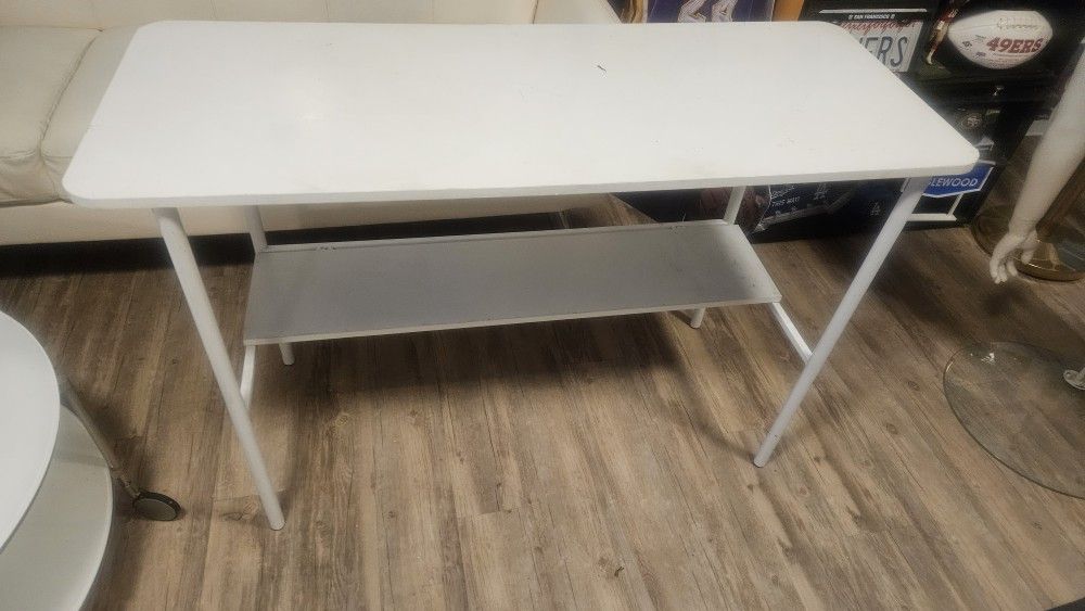 PORTABLE TABLE 4 SALE