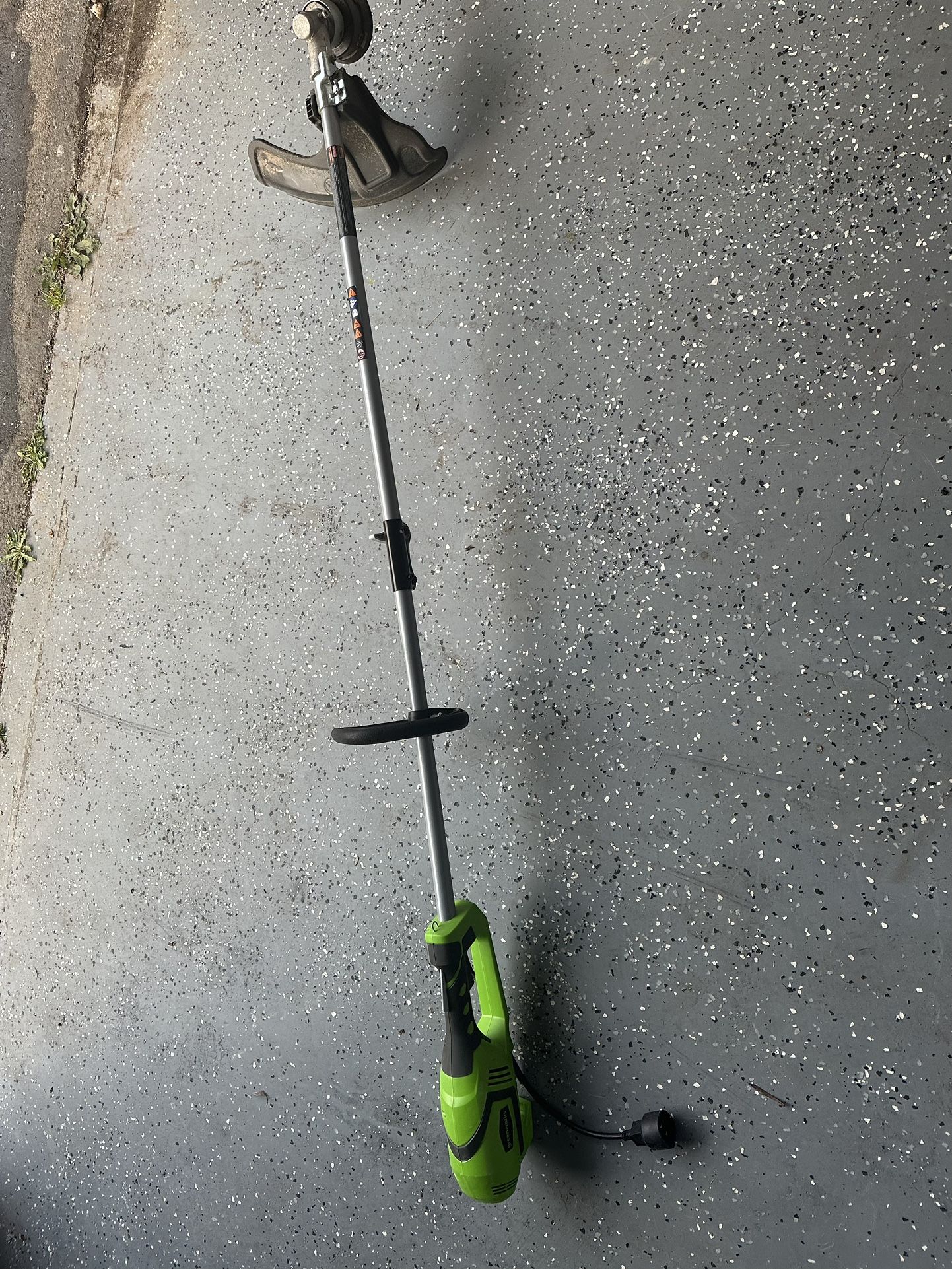 Electric string trimmer