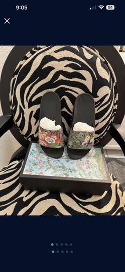 Authenticated 🦋Gucci Supreme Butterfly Floral Slides