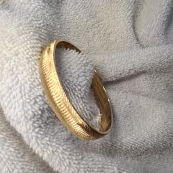 Vintage Signed MONET textured Gold Tone Bangle Bracelet
