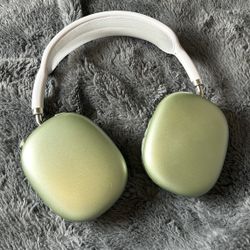NEW AIRPOD MAX HEADPHONES 