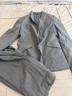 Express Gray Two-Piece Suit Set Top size 4 Bottoms Size 6R