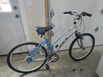 Vintage Mongoose MGX Redondo Mountain Bike. 21 speed
