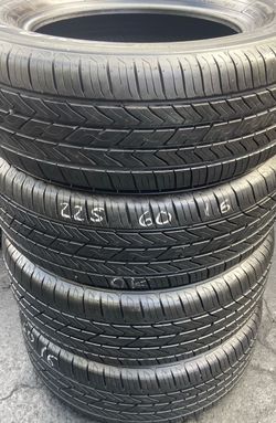 4 Llantas Usadas Toyo Extensa A/S 225/60/16 $240 las 4
