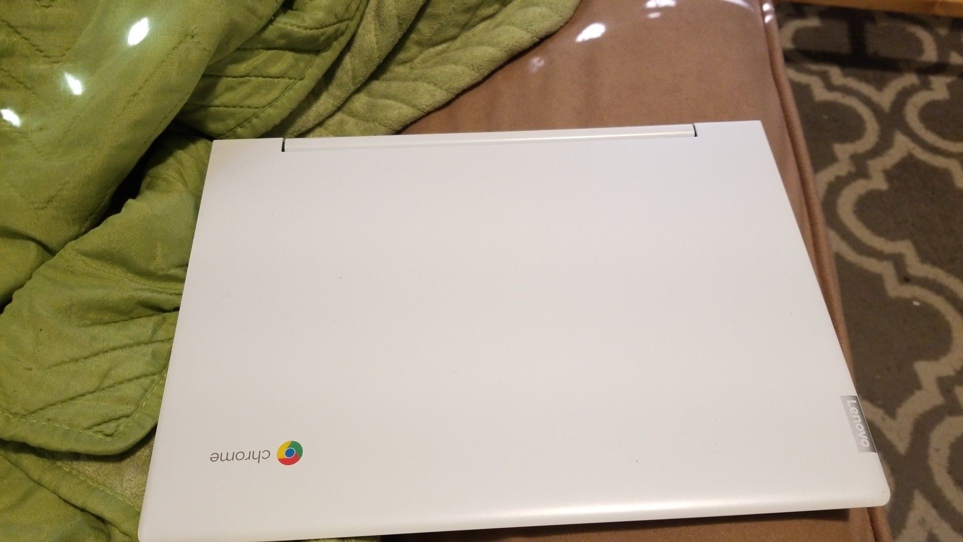 Laptop Lenovo c330 360 rotating Chromebook