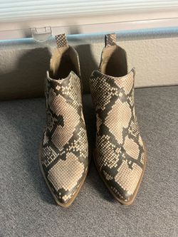 Universal Thread Cari Snake Print Ankle Booties Size 6