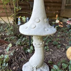 21” Concrete Mushroom 