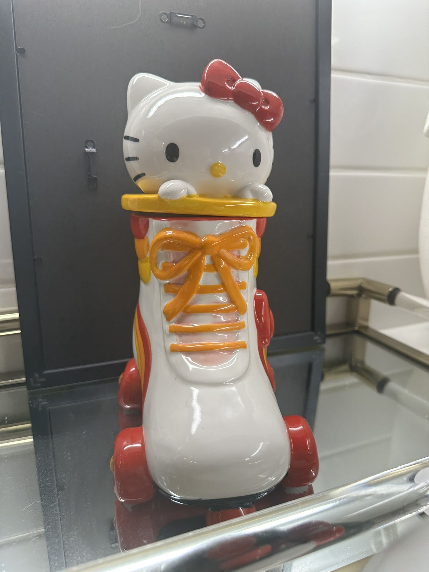 🎀 Rare Hello Kitty Roller Skate Cookie Jar – Collectible & Adorable! 🛼✨