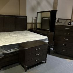 New King Bedroom  Set
