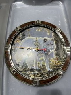 Wolf Clock