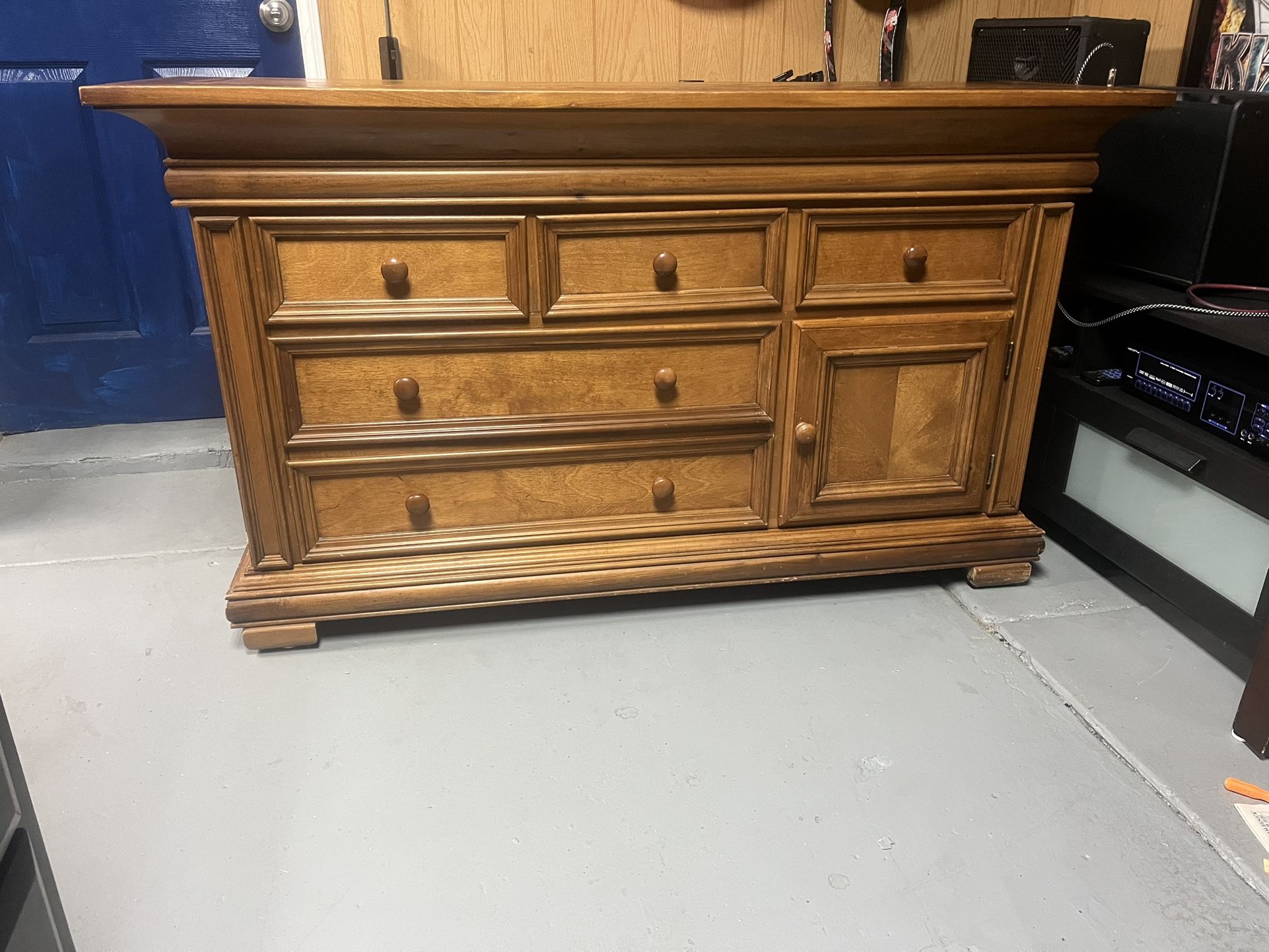 DRESSER 6 DRAWERS