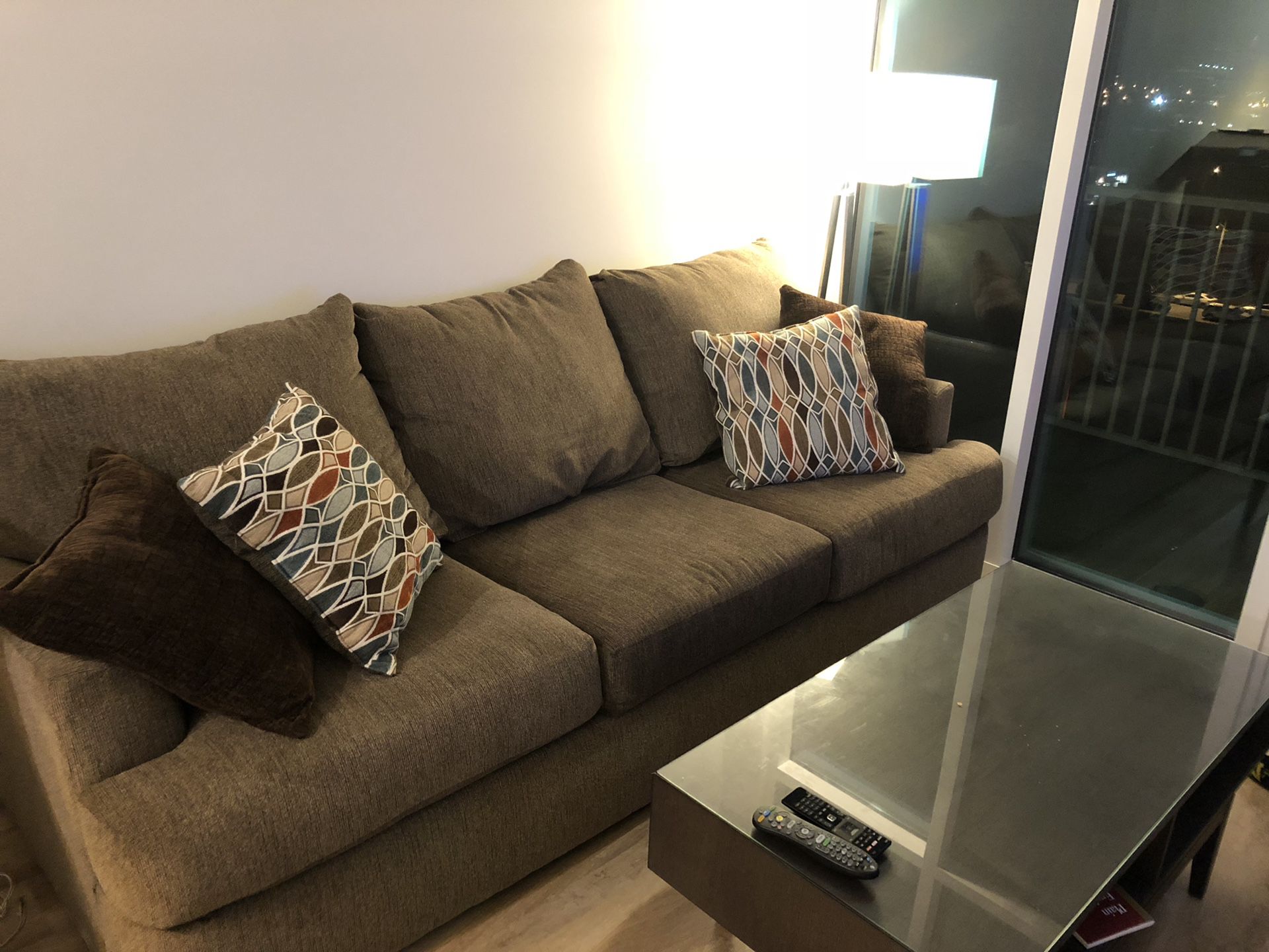 CAN DELIVER TUESDAY ONLY - Nearly New Couch