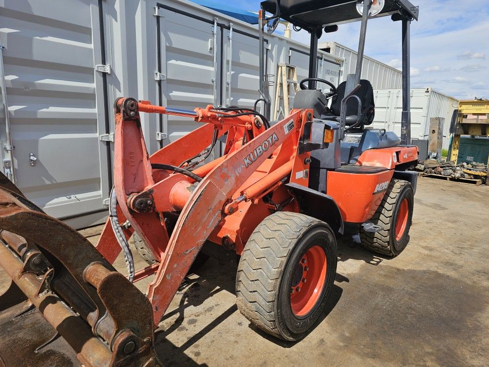 kubota 4x4 loader excellent condition grapple 