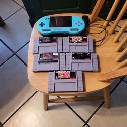  Super nintendo portable console with five games