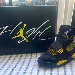 Nike Air Jordan 4 "Thunder"