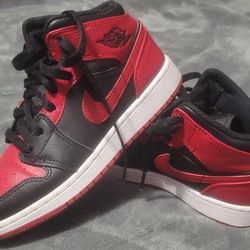 Air Jordan Retro 1 Mid  Blk/red Fire/White 