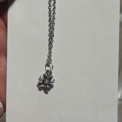 clover tough diamond necklace 