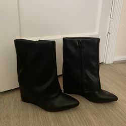 Black Boots 