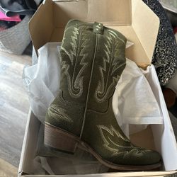 Women’s Red Top Boots 