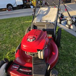 TORO GAS 22"IN SELF PROPELLED LANW MOWER 