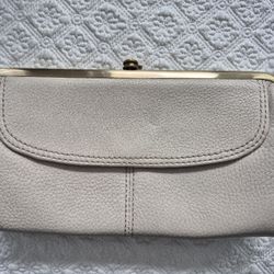 HOBO Creme Wallet. Mint Condition 