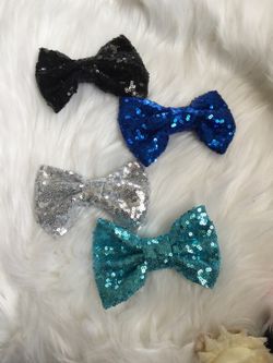 Girl clip bows