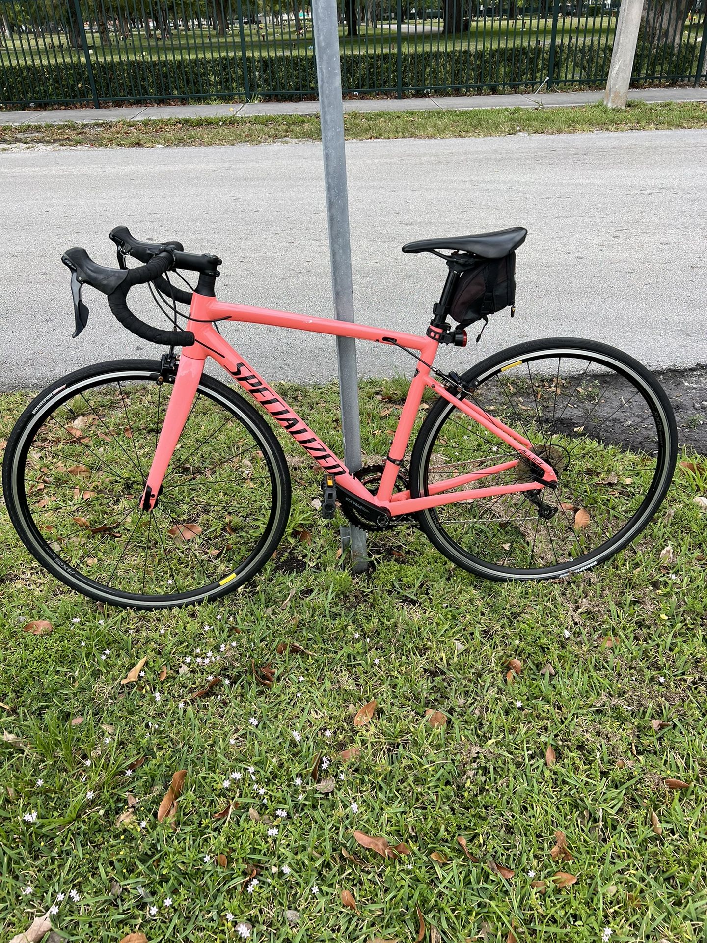 SPECIALIZED ALLEZ ROAD BIKE 